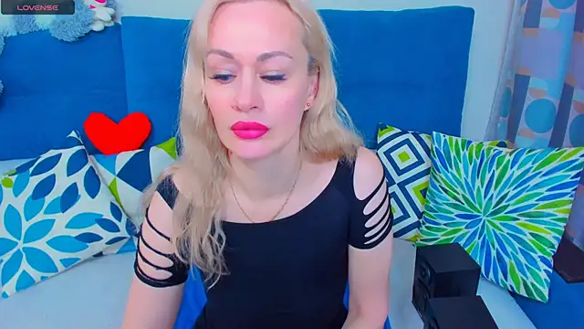 EllenMoore online show from December 10, 2024, 6:11 am