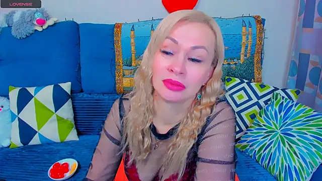 EllenMoore online show from December 17, 2024, 5:51 am