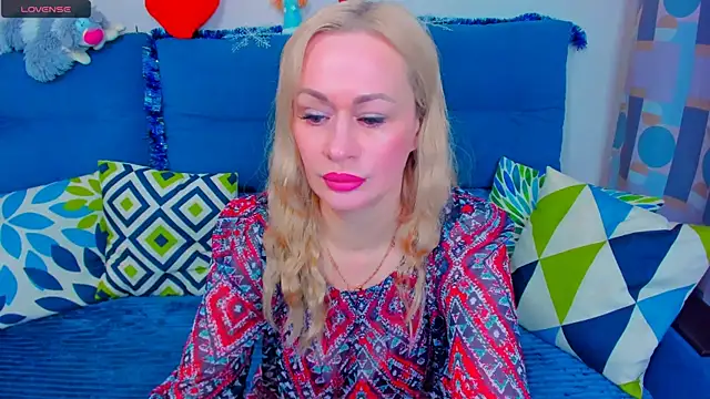 EllenMoore online show from December 25, 2024, 3:40 am