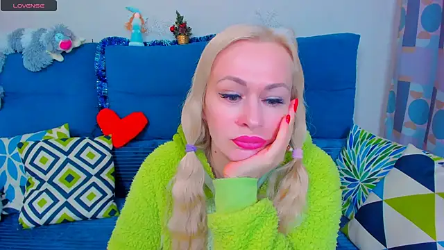 EllenMoore online show from January 5, 2025, 2:38 am