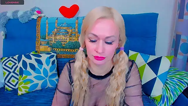 EllenMoore online show from January 10, 2025, 2:35 am