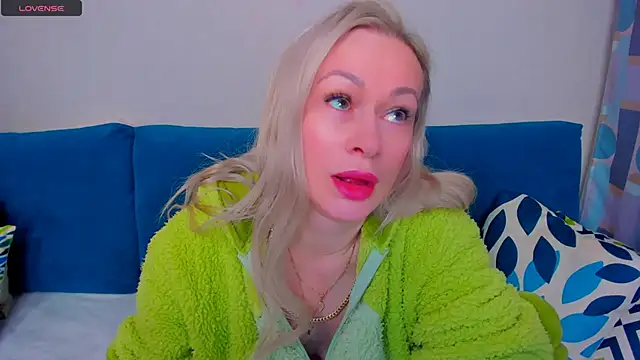 EllenMoore online show from October 4, 2025, 3:04 am