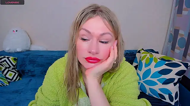 EllenMoore online show from March 11, 2026, 3:01 am