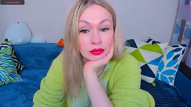 EllenMoore online show from March 19, 2026, 3:10 am