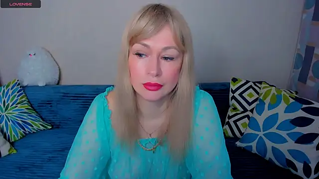 Snapshot of EllenMoore chatting on April 22, 2026, 3:09 am EllenMoore online show from April 22, 2026, 3:09 am