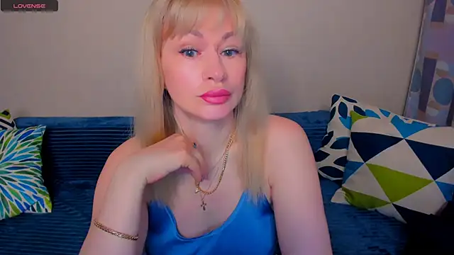 Snapshot of EllenMoore chatting on May 23, 2026, 3:12 am EllenMoore online show from May 23, 2026, 3:12 am