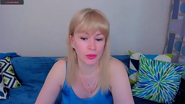Snapshot of EllenMoore chatting on June 11, 2026, 3:04 am EllenMoore online show from June 11, 2026, 3:04 am