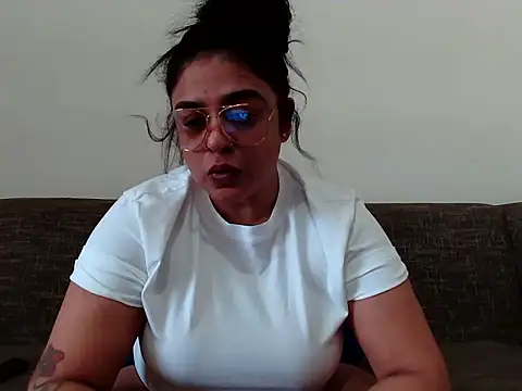 indianishkq7 online show from December 17, 2025, 7:58 am