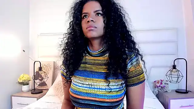 Ellie Alves online show from December 14, 2024, 3:04 pm