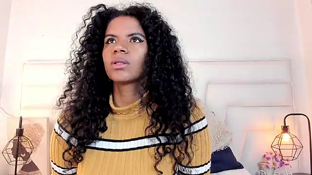 Ellie Alves online show from December 18, 2024, 3:00 pm