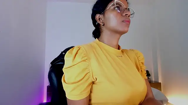 Ellie Alves online show from March 18, 2025, 1:20 pm