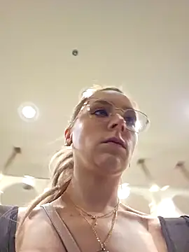 Snapshot of LilyOrion chatting on December 3, 2024, 8:50 pm LilyOrion online show from December 3, 2024, 8:50 pm