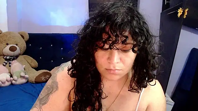 ANGELIQUE KLANE online show from November 19, 2025, 5:46 pm