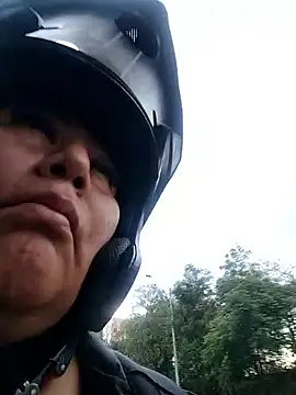 Snapshot of Brenda_Berck_ chatting on April 8, 2026, 9:59 pm Brenda Berck online show from April 8, 2026, 9:59 pm