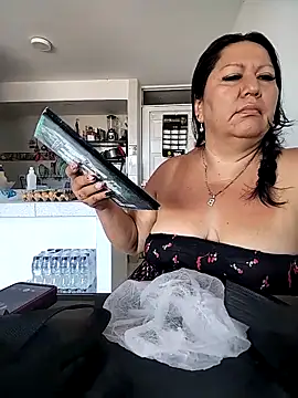 Snapshot of Brenda_Berck_ chatting on April 12, 2026, 12:32 pm Brenda Berck online show from April 12, 2026, 12:32 pm