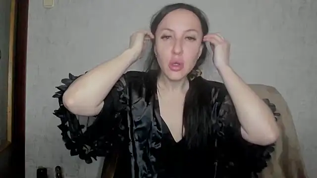 MissGulia online show from April 8, 2026, 12:32 am