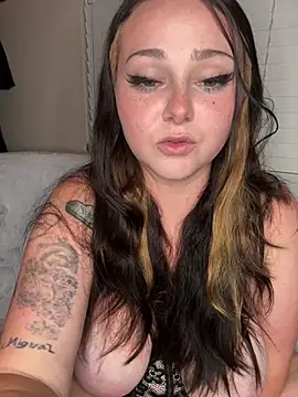 Snapshot of Kira_tattoo chatting on July 18, 2026, 4:16 am Kira tattoo online show from July 18, 2026, 4:16 am