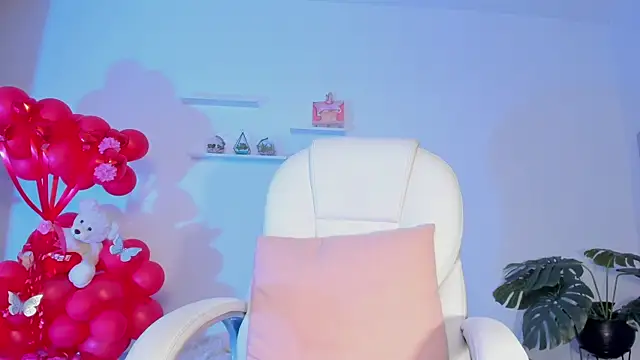 SophieHunt online show from February 18, 2025, 2:38 am