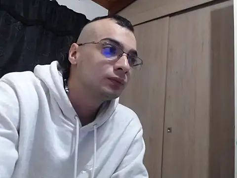 Snapshot of xZABLEYERx chatting on November 19, 2025, 12:21 am xZABLEYERx online show from November 19, 2025, 12:21 am