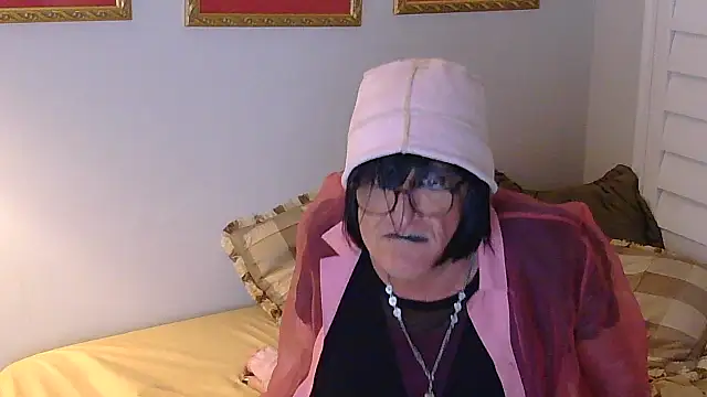 Snapshot of HelloKittyLapDog chatting on May 6, 2026, 3:46 am HelloKittyLapDog online show from May 6, 2026, 3:46 am