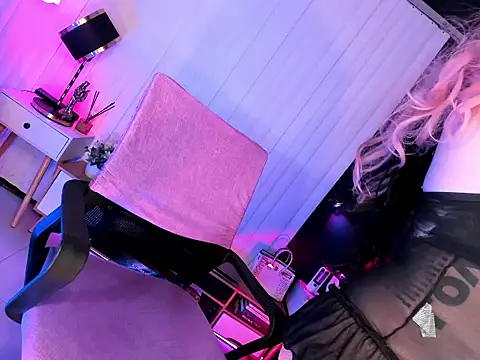 YOURGODDESSMONICA online show from November 14, 2025, 6:01 am