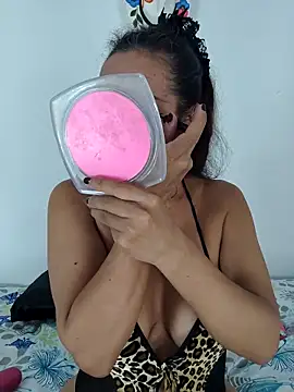 YOURSDEBORA online show from October 28, 2025, 6:43 pm