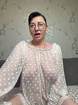 Amberhotqueen online show from June 5, 2026, 11:05 am