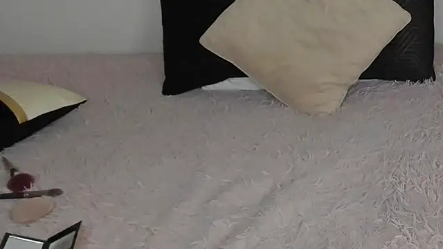 KrissLoona online show from September 23, 2025, 4:15 am