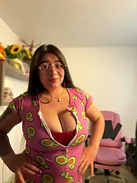 vaneelee online show from October 9, 2025, 2:31 am