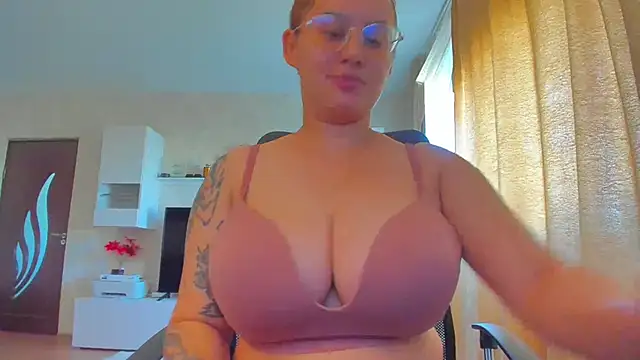 hot evil queen online show from September 24, 2025, 6:50 am