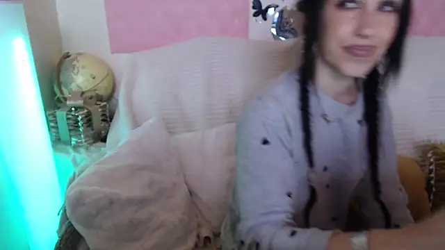 Snapshot of -carla- chatting on June 11, 2026, 5:38 am -carla- online show from June 11, 2026, 5:38 am