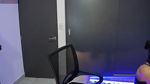 MeganWhite3 online show from December 4, 2025, 5:17 am