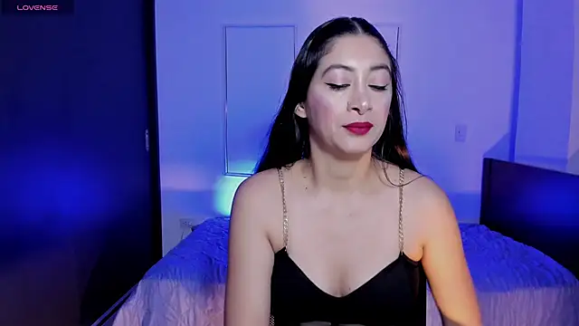 Snapshot of MeganWhite3 chatting on April 7, 2026, 1:50 am MeganWhite3 online show from April 7, 2026, 1:50 am