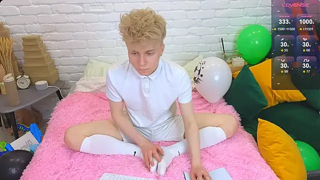 Snapshot of LandelRay chatting on March 15, 2025, 8:54 pm LandelRay online show from March 15, 2025, 8:54 pm