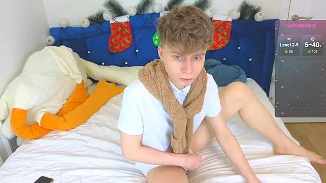 Snapshot of LandelRay chatting on December 18, 2025, 12:55 pm LandelRay online show from December 18, 2025, 12:55 pm