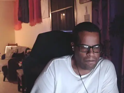 thesugar32 online show from October 23, 2025, 2:11 am