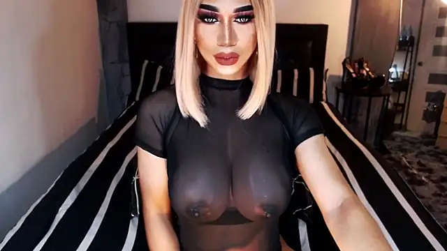 Snapshot of MassiveCockxMistress chatting on November 1, 2025, 5:15 pm MassiveCockxMistress online show from November 1, 2025, 5:15 pm