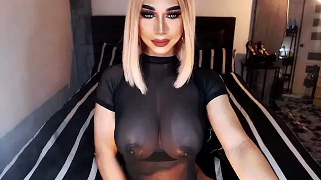 Snapshot of MassiveCockxMistress chatting on November 26, 2025, 4:41 pm MassiveCockxMistress online show from November 26, 2025, 4:41 pm