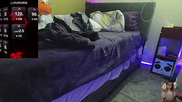 Blondiewithanass online show from March 15, 2026, 5:24 am