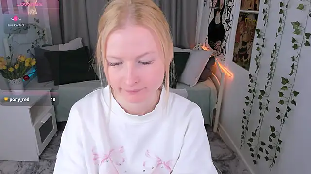 Laly Peach online show from January 10, 2025, 7:32 pm