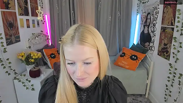 Laly Peach online show from October 28, 2025, 12:09 pm