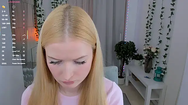 Laly Peach online show from November 23, 2025, 5:24 pm