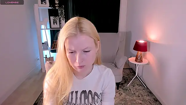 Laly Peach online show from July 18, 2026, 8:18 am