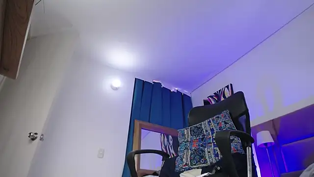lizzy squirt online show from January 17, 2025, 8:44 pm