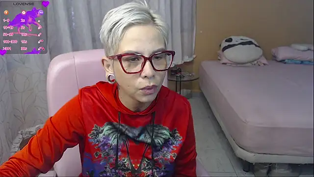 Snapshot of moon_cat85 chatting on July 8, 2026, 1:15 pm moon cat85 online show from July 8, 2026, 1:15 pm