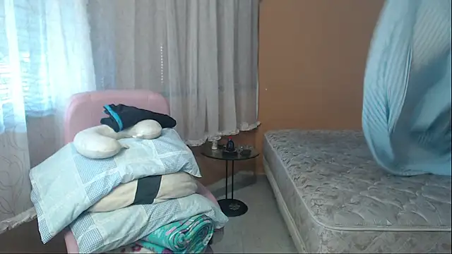 Snapshot of moon_cat85 chatting on July 13, 2026, 4:43 pm moon cat85 online show from July 13, 2026, 4:43 pm