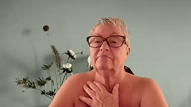 GrannyChrissy68 online show from March 19, 2026, 3:38 pm