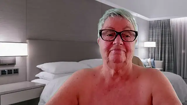GrannyChrissy68 online show from May 22, 2026, 8:47 pm