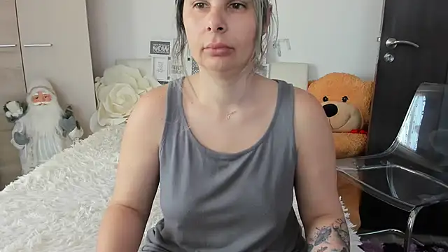 sweetemy4u online show from March 13, 2026, 6:42 am