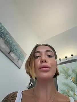 Snapshot of italianPassion chatting on May 8, 2026, 1:05 pm italianPassion online show from May 8, 2026, 1:05 pm